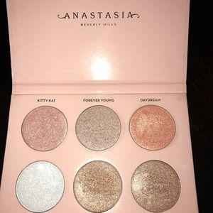 Anastasia Beverly Hills Nicole Guerriero Glow Kit